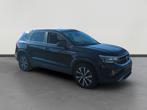 Certified 2022 Volkswagen Taos SE image 7