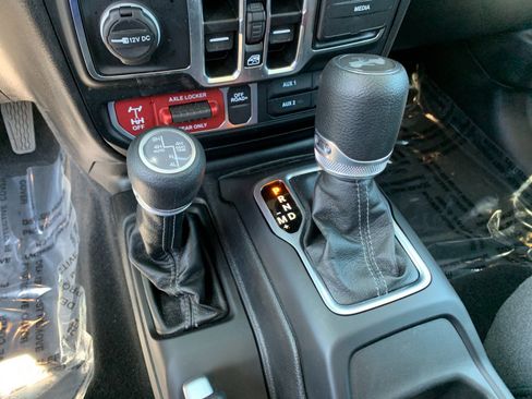 Used 2025 Jeep Wrangler Unlimited Sport S 4xe AWD/4WD image 24