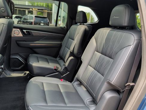 Used 2025 Buick Enclave Avenir w/ Super Cruise Package AWD/4WD image 58