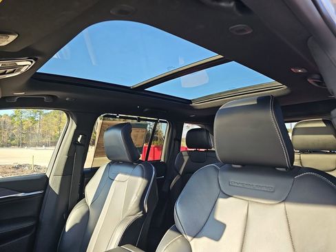 Used 2023 Jeep Grand Cherokee Overland w/ Luxury Tech Group IV image 35