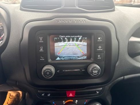 Used 2017 Jeep Renegade Latitude w/ Popular Equipment Group image 20