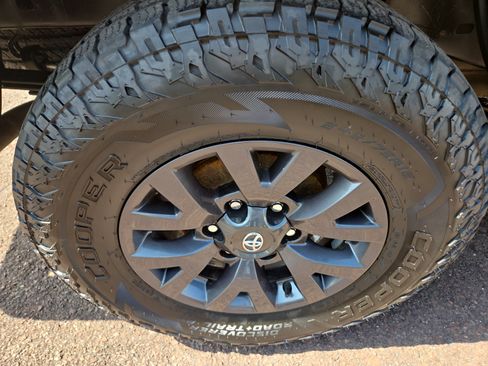 Certified 2023 Toyota Tacoma SR5 AWD/4WD image 10
