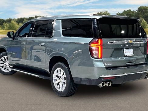 Used 2023 Chevrolet Suburban Premier image 10
