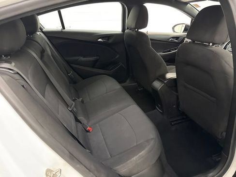Used 2018 Chevrolet Cruze LT w/ Convenience Package FWD image 24