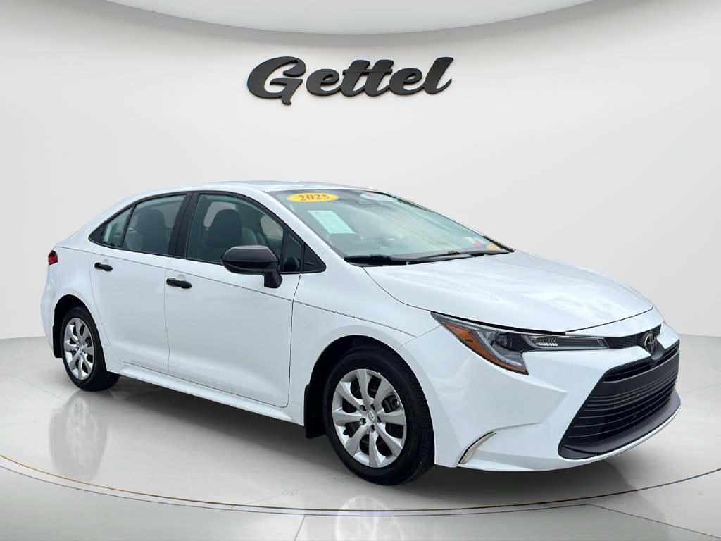 Used 2025 Toyota Corolla LE FWD image 3