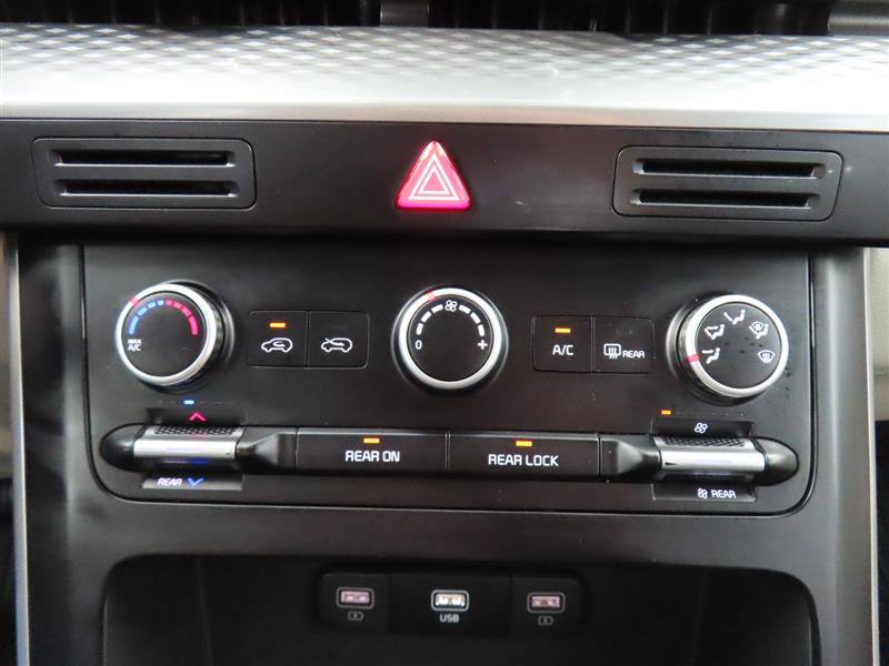 Used 2023 Kia Carnival LX FWD image 26
