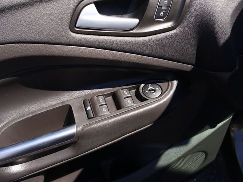 Used 2018 Ford Escape SE FWD image 17