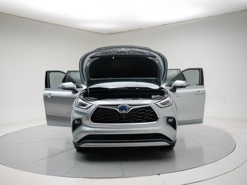 Used 2021 Toyota Highlander Platinum AWD/4WD image 16