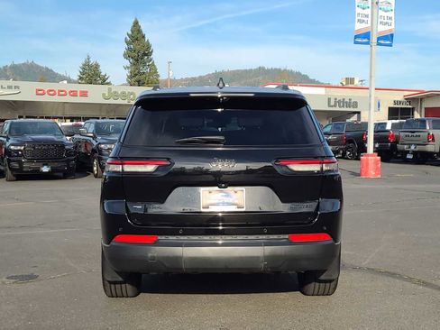 Used 2022 Jeep Grand Cherokee L Limited w/ Luxury Tech Group II image 13