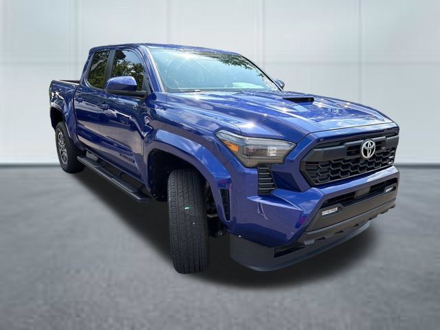 Used 2025 Toyota Tacoma TRD Sport AWD/4WD image 5