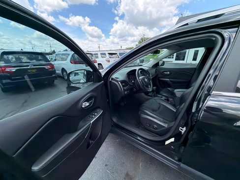 Used 2019 Jeep Cherokee Latitude Plus FWD image 21
