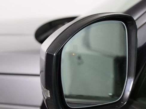 Used 2022 Land Rover Discovery S image 48