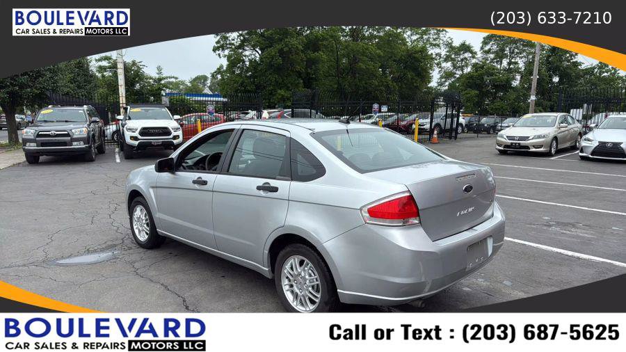 Used 2010 Ford Focus SE FWD image 5