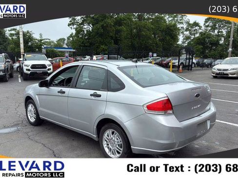 Used 2010 Ford Focus SE image 5