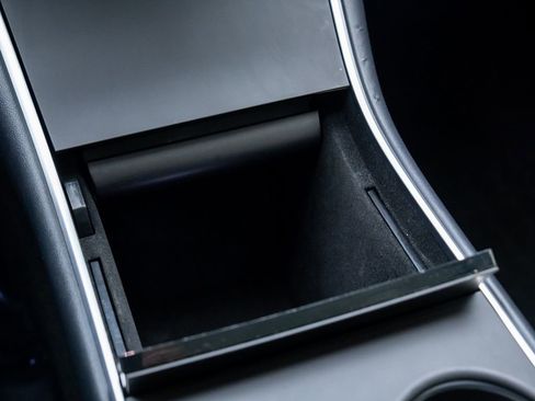 Used 2020 Tesla Model Y Long Range image 29