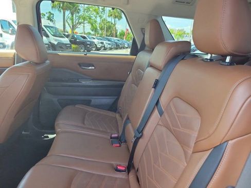Certified 2022 Nissan Pathfinder Platinum w/ Cargo Package AWD/4WD image 16