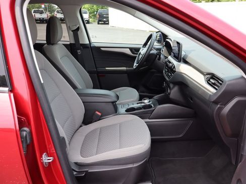 Used 2022 Ford Escape SE w/ SE Sport Appearance Package AWD/4WD image 32