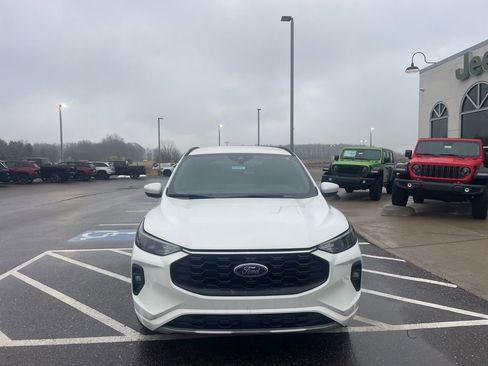 Used 2023 Ford Escape ST-Line Select w/ Tech Pack #2 AWD/4WD image 4