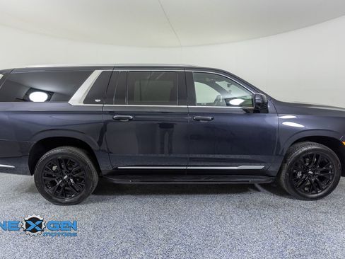 Used 2022 Cadillac Escalade ESV Premium Luxury image 8