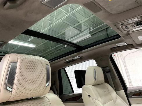 Used 2024 Cadillac Escalade Sport Platinum w/ LPO, ONYX Package AWD/4WD image 31