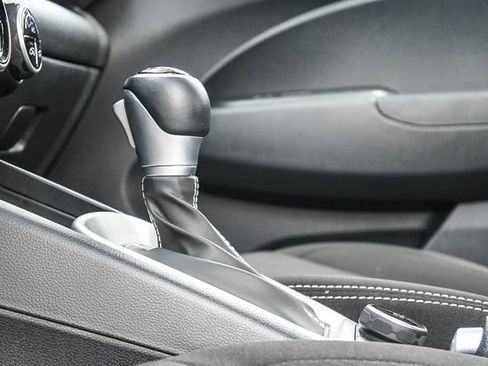 Certified 2025 Hyundai Venue SEL FWD image 25