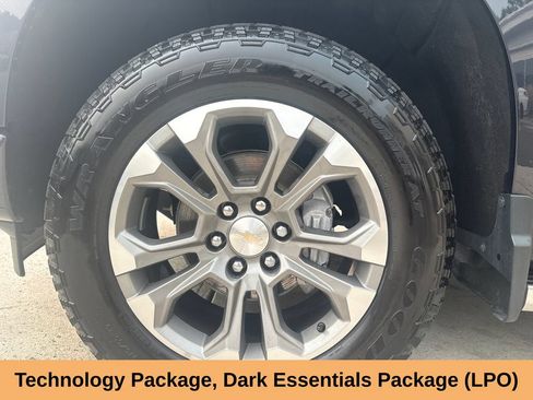 Used 2023 Chevrolet Silverado 1500 High Country w/ Technology Package AWD/4WD image 18