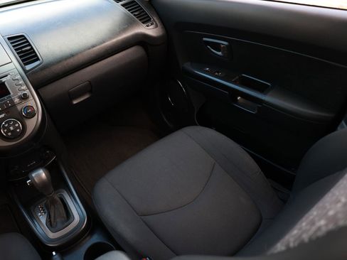 Used 2011 Kia Soul + FWD image 22