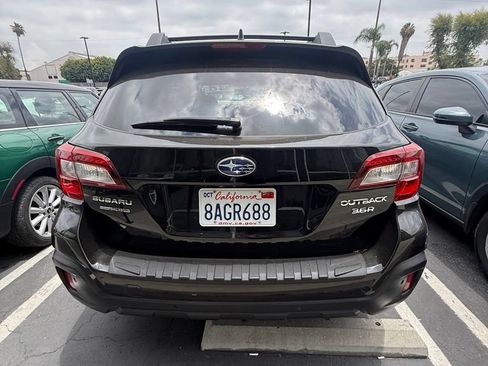 Used 2018 Subaru Outback 3.6R Limited AWD/4WD image 10