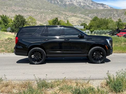 Used 2025 GMC Yukon Denali Ultimate AWD/4WD image 8