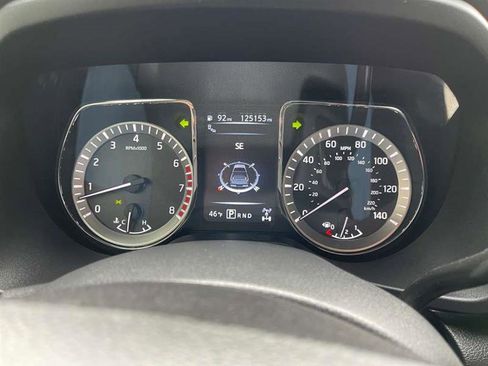 Used 2018 Nissan Titan SV w/ SV Convenience Package image 17