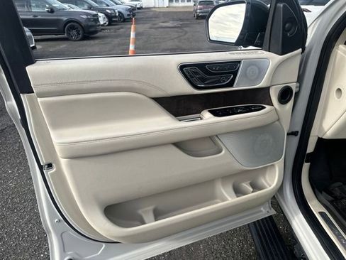 Used 2020 Lincoln Navigator Reserve w/ Luxury Package image 25