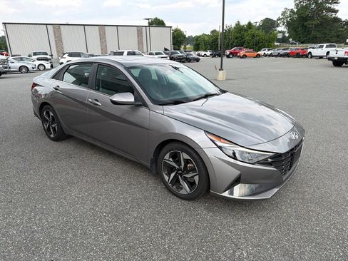 Used 2023 Hyundai Elantra Limited FWD image 9