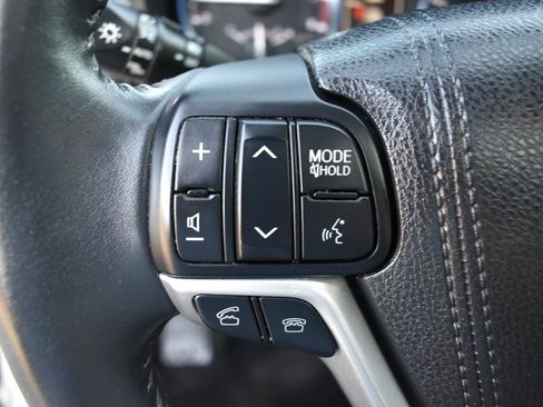 Used 2016 Toyota Highlander Limited FWD image 15