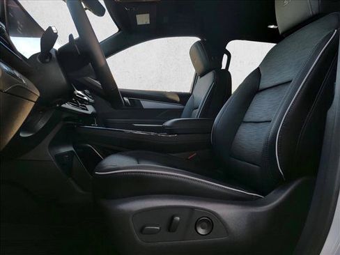 New 2026 Buick Enclave Sport Touring w/ Super Cruise Package AWD/4WD image 9