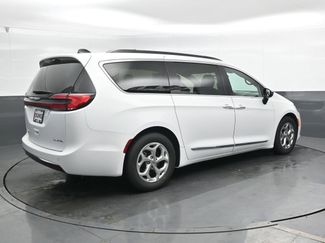 Used 2023 Chrysler Pacifica Limited video 2