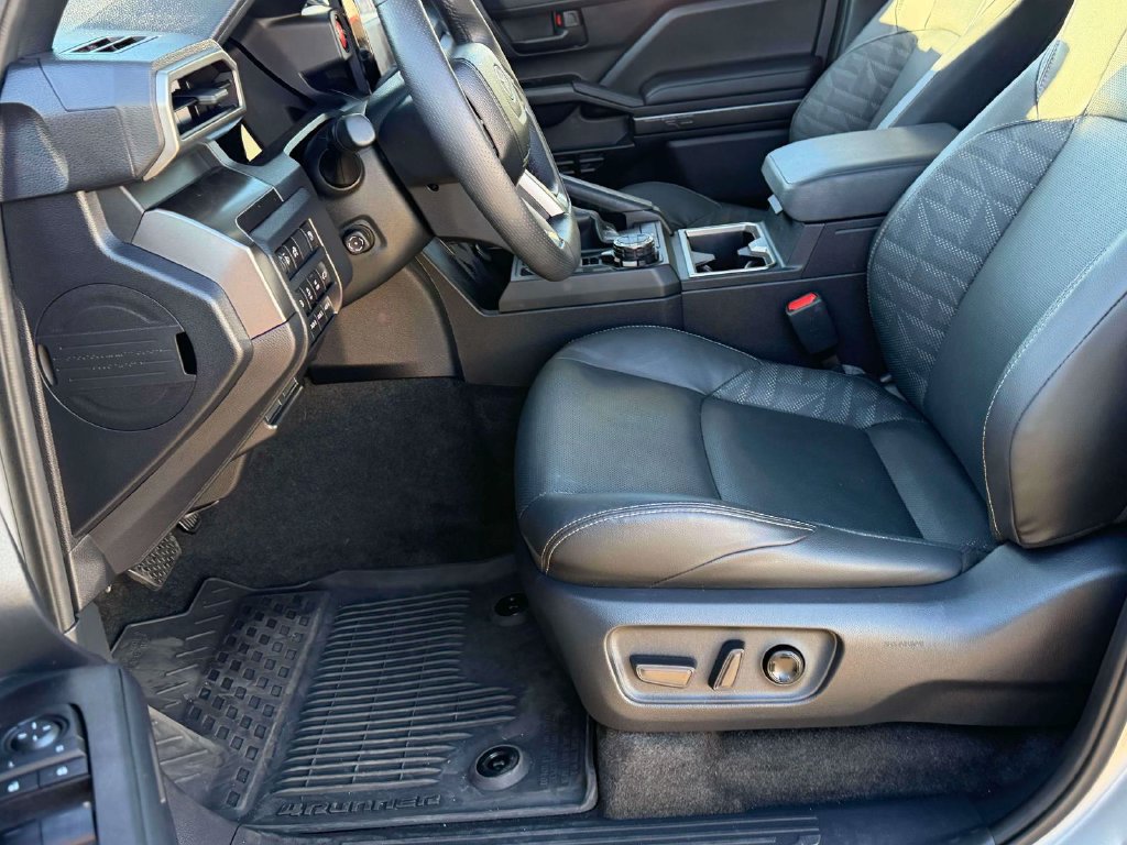 Certified 2025 Toyota 4Runner TRD Off-Road Premium AWD/4WD image 29