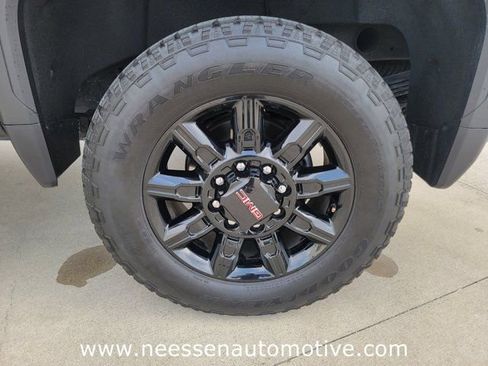 Used 2025 GMC Sierra 2500 AT4 w/ AT4 Premium Plus Package AWD/4WD image 34
