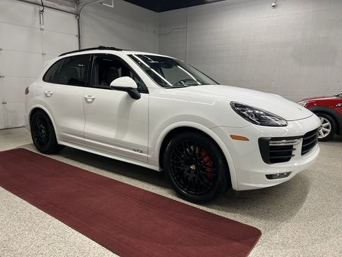 Used 2016 Porsche Cayenne GTS image 9