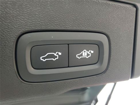 Certified 2025 Volvo XC60 B5 Ultra AWD/4WD image 10