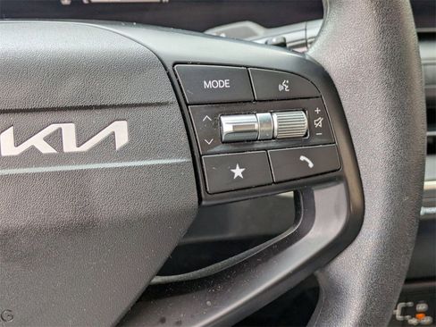 Used 2025 Kia K4 LXS image 21