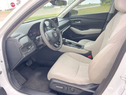 Certified 2025 Honda Accord SE image 3