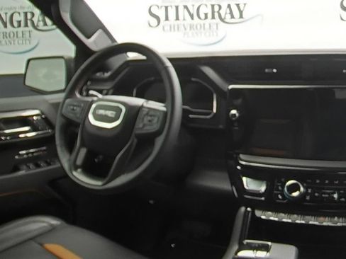 Used 2025 GMC Sierra 1500 AT4 w/ AT4 Premium Package AWD/4WD image 16