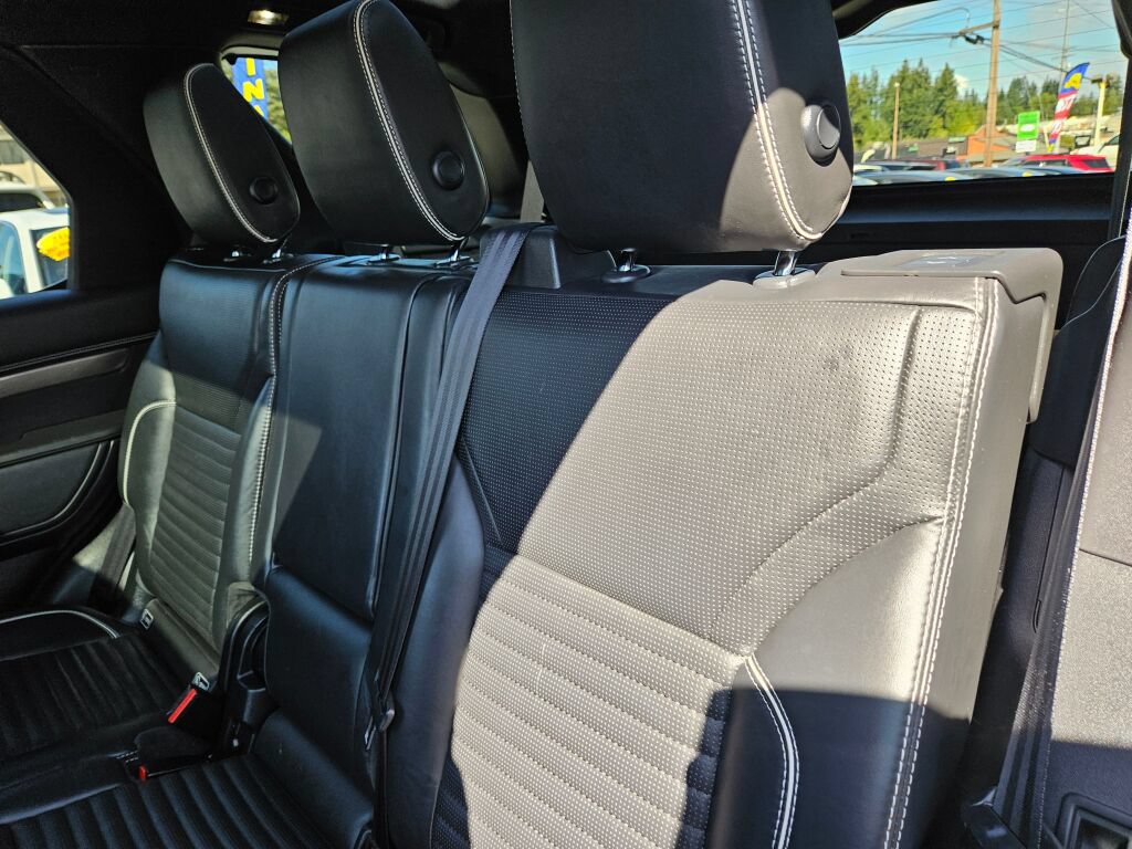 Used 2018 Land Rover Discovery HSE AWD/4WD image 13