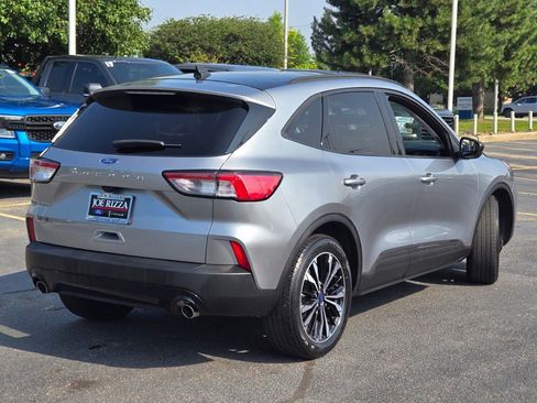 Used 2022 Ford Escape SE w/ SE Sport Appearance Package image 9