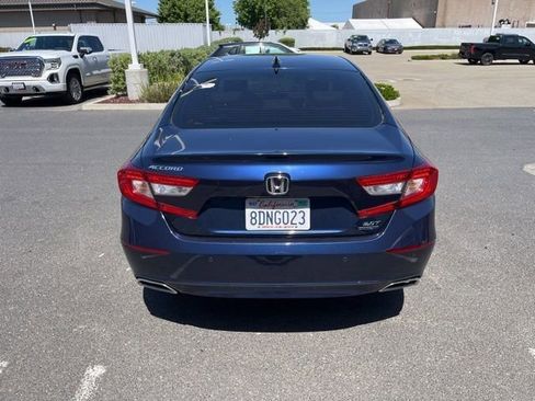 Used 2018 Honda Accord Touring image 6