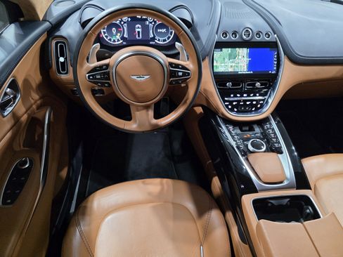 Used 2021 Aston Martin DBX image 10
