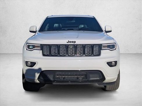 Used 2021 Jeep Grand Cherokee Laredo X image 2