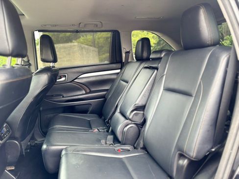 Used 2017 Toyota Highlander XLE AWD/4WD image 15