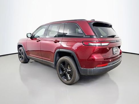 Used 2024 Jeep Grand Cherokee Altitude image 5