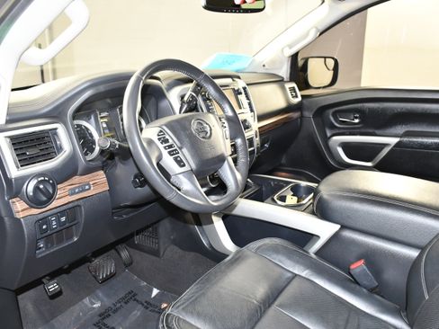 Used 2017 Nissan Titan SL AWD/4WD image 2